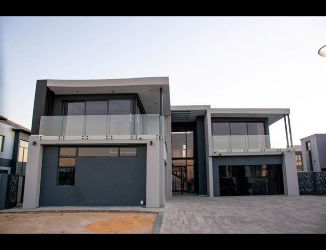 6 BEDROOM HOUSE FOR SALE IN SIX FOUNTAINS RESIDENTIAL ESTATE